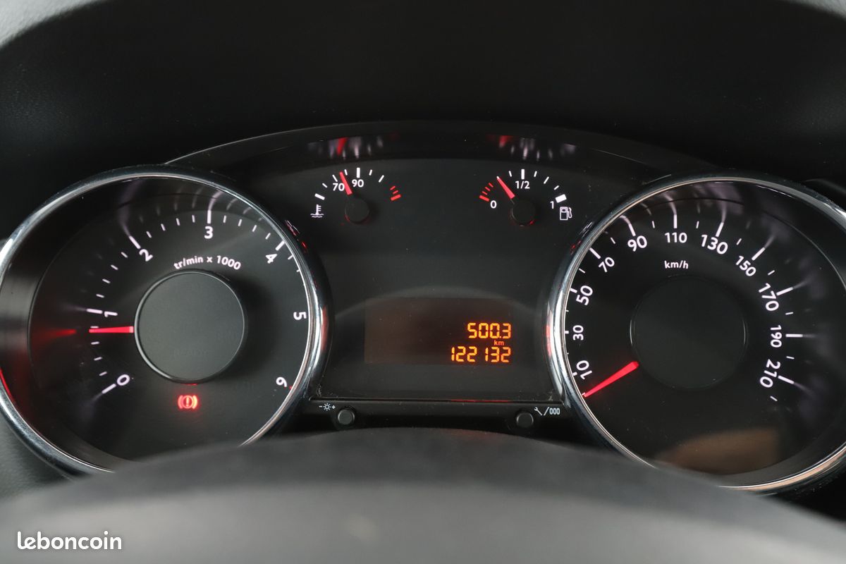 Peugeot 3008 1.6 Blue-HDi Style 120 ch (image 16)