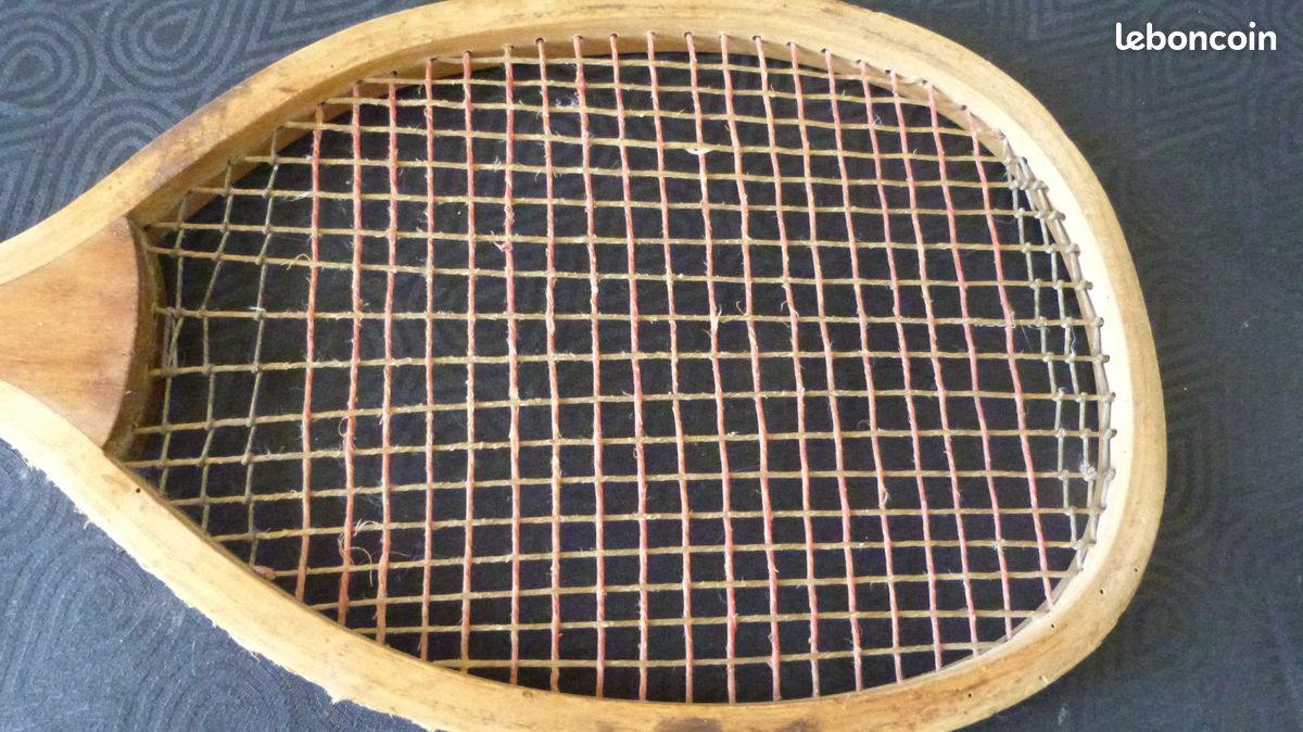 Ancienne raquette de tennis - France