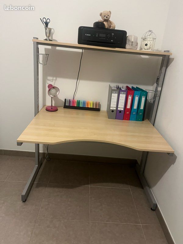 Bureau (image 1)