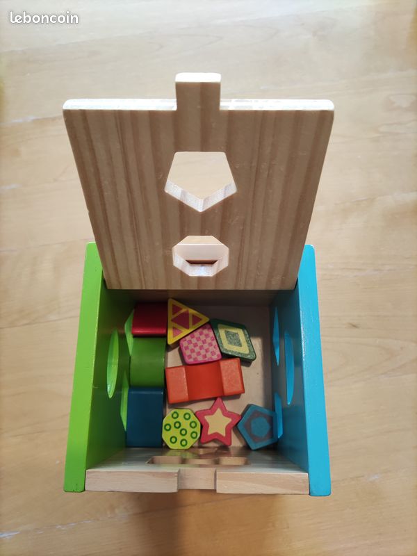 Jouet coffre en bois bébé (image 1)