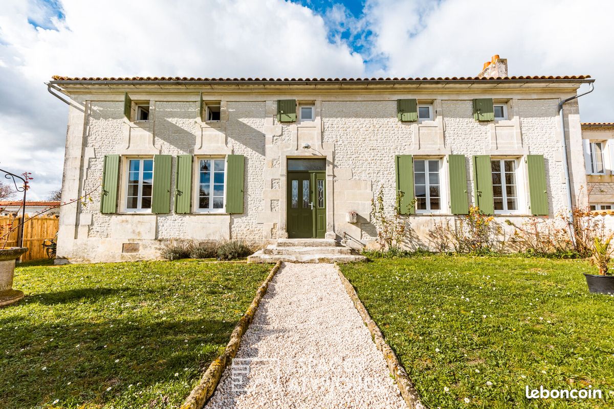 Propriété 5 pièces 190 m² - Pons 17800 (image principale 0)