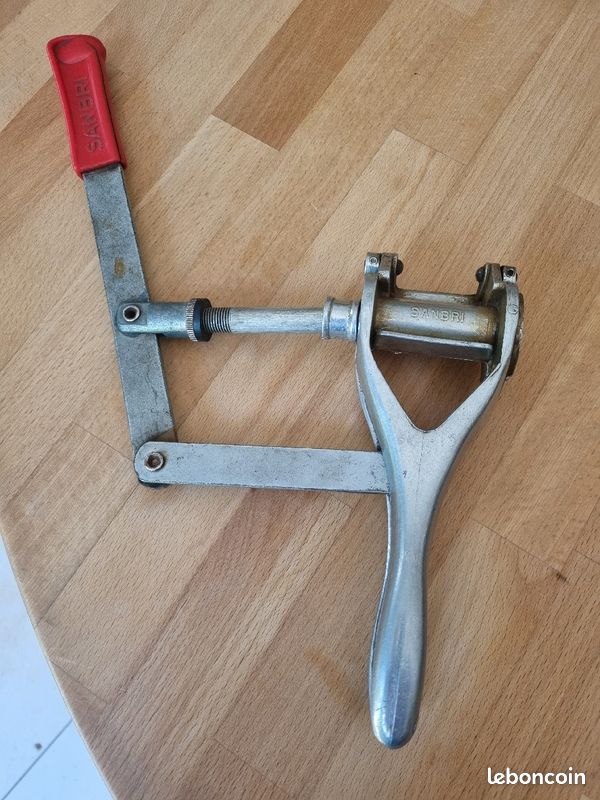 Ancienne Bouchonneuse SANBRI Vintage - Aluminium Argenté (France) "dans Son Jus"