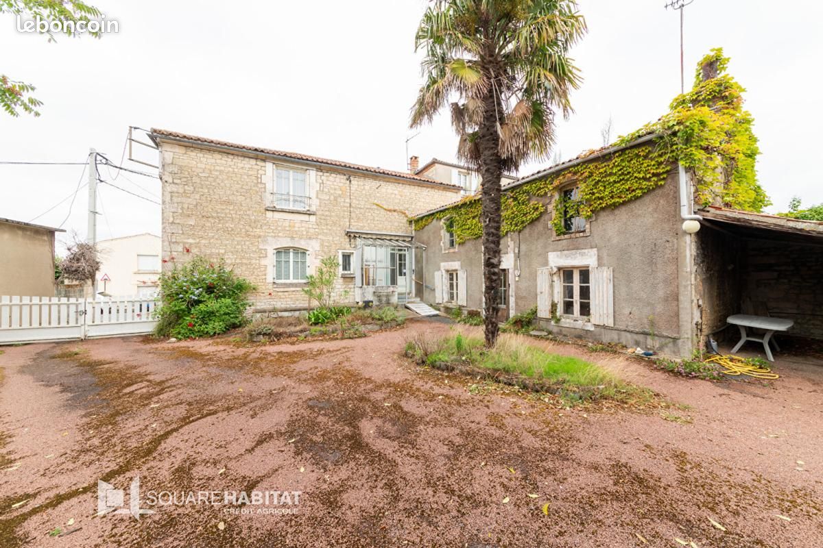 Maison 5 pièces 169 m² · à Fontenay-le-Comte · 169 m² · 208 000 €