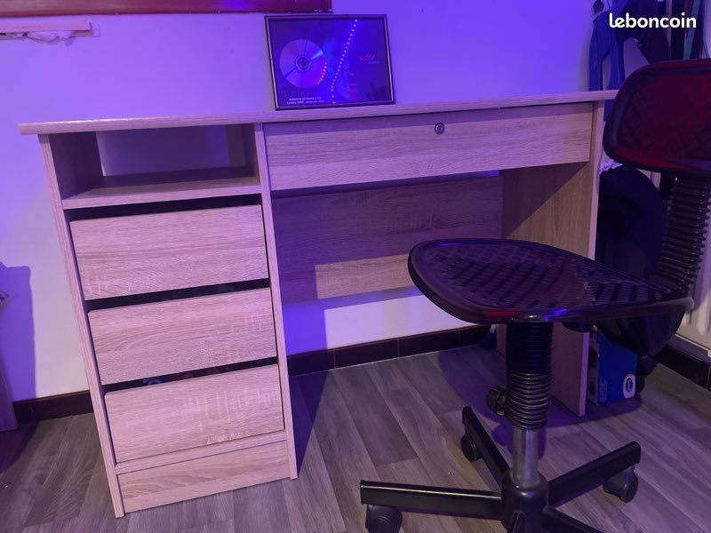 Bureau (image 1)