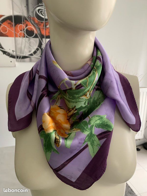 Foulard carré imprimé fleurs 90x90 - Vert clair - MAR&CO - Accessoires FEMME/Echarpes & étoles Foulard carré imprimé fleurs 90x90 - Vert clair - MAR&CO - Accessoires FEMME/Echarpes & étoles