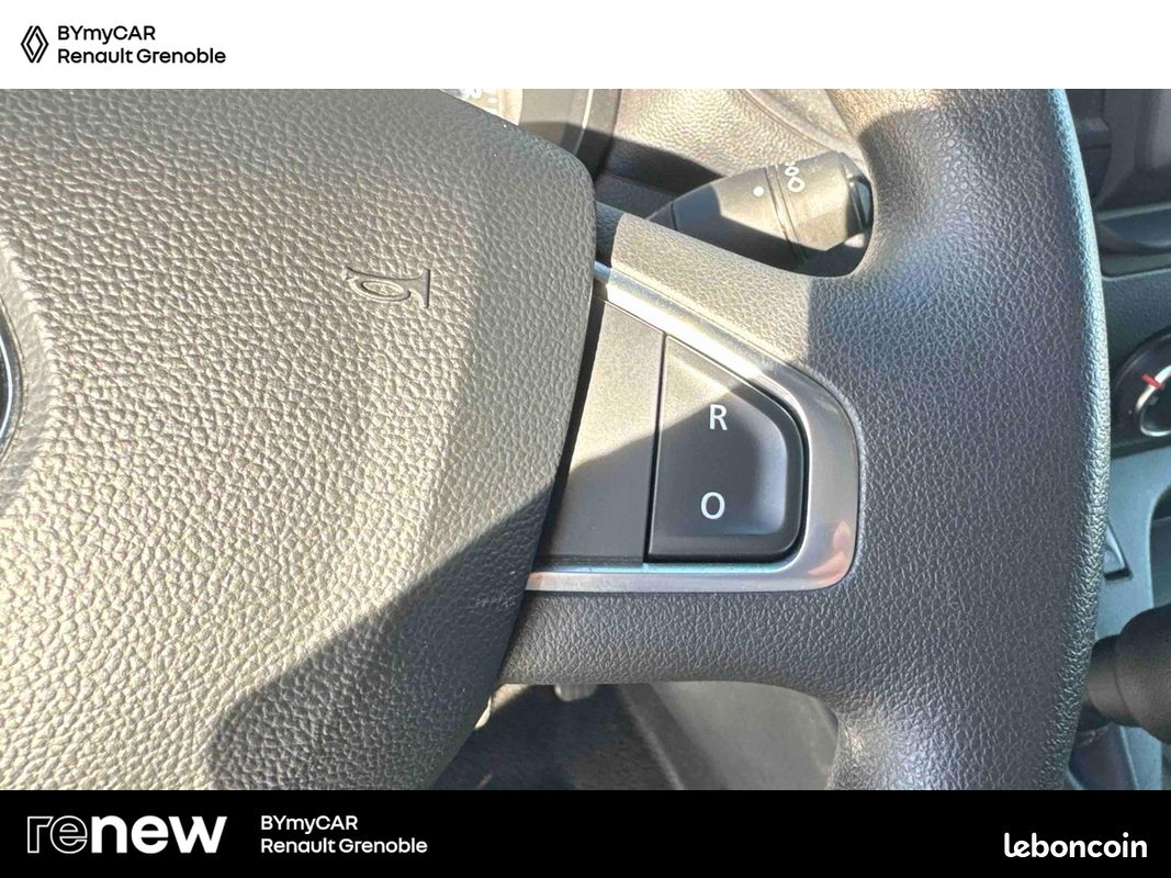 Renault master fgn trac f3500 l2h2 blue dci 135 confort (image 18)