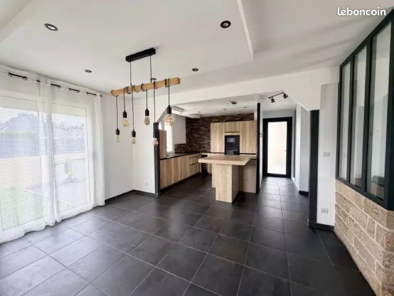 Maison 5 pièces 133 m² · à Ploumagoar · 133 m² · 270 000 €