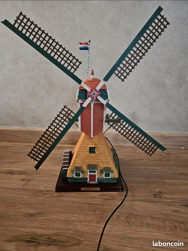 Moulin à vent hollandais lumineux et animé (image 1)