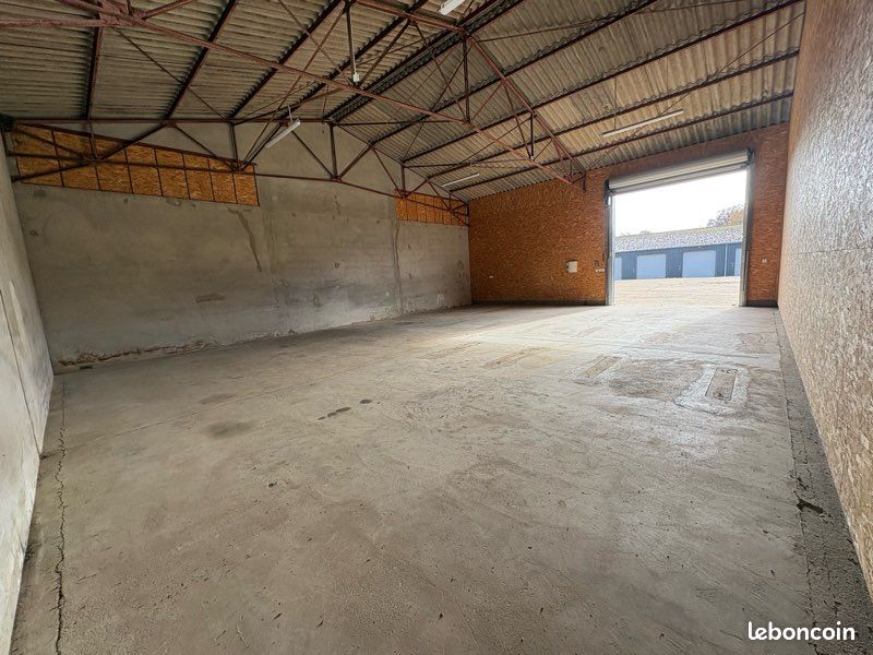 Hangar (image 2)