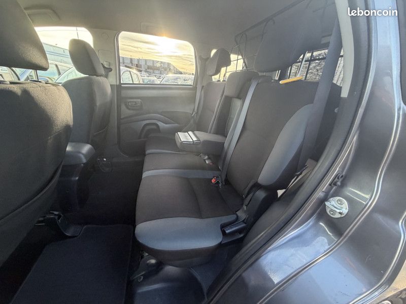 Mitsubishi OUTLANDER 2.0 MIVEC 2WD 147cv (image 16)