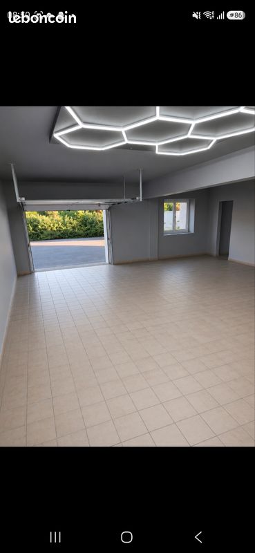 Local commercial 2 pièces 98 m² · à Viuz-en-Sallaz · 98 m² · 1 500 €/mois