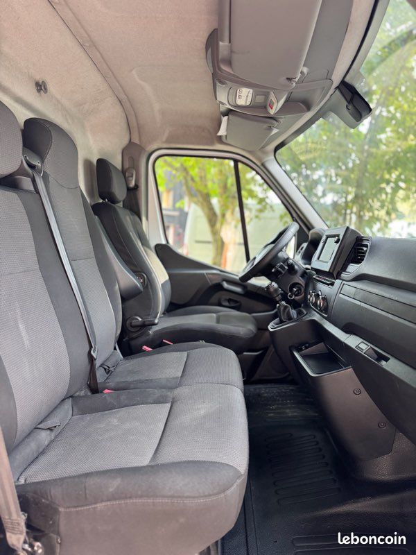 Renault Master 2,3 dci 135 ch l2h2 blue dci grand confort fourgon 2022 – photo 9