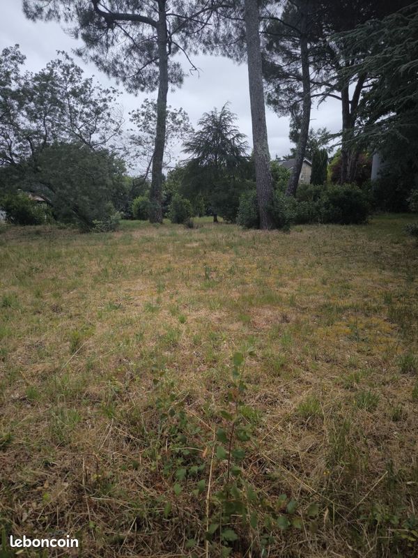 Terrain à bâtir de 1111 m² à EYSINES (33) · 275 000 €