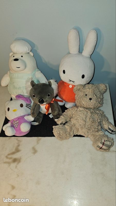 Lot de 5 peluches de collection (Miffy, Sanrio, We Bare Bears, Taronga Zoo) (image 1)