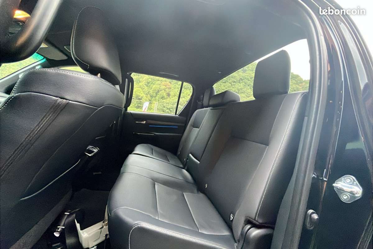 Toyota Hilux 2.8 204 BVA INVINCIBLE 4PL (image 7)