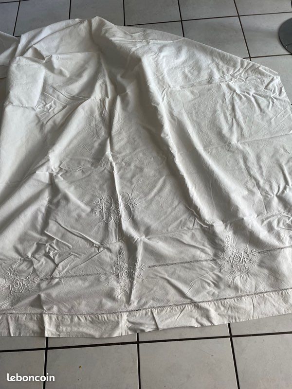 Drap brodé (image 3)