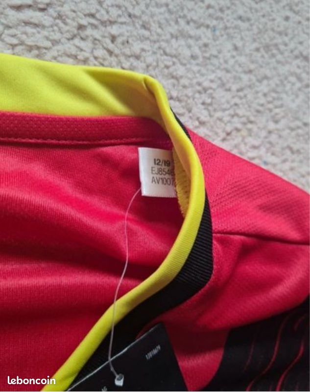 Maillot de belgique dédicacé Vêtements