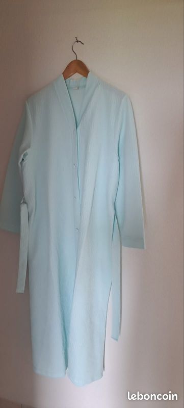 Lot chemises de nuit et robe de chambre légère (image 2)