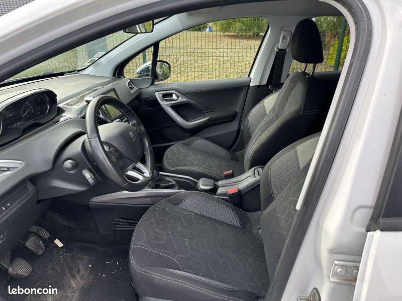 Peugeot 2008 1.2 PURETECH 110CH ACTIVE (image 10)