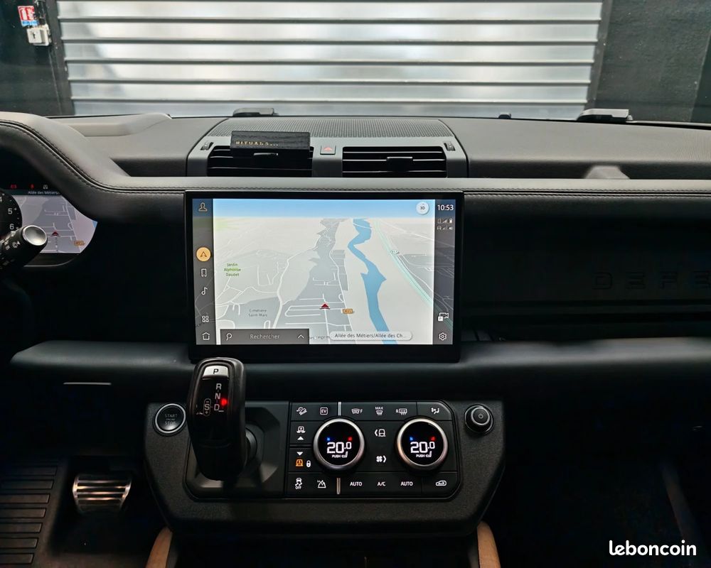 LAND ROVER DEFENDER 110 P400e PHEV BVA8 X-Dynamic - ORIGINE FRANCE- 1ER MAIN - BLACK PACK - MERIDIAN - CAM 360° - TOIT OUVRANT - PACK HIVER (image 23)