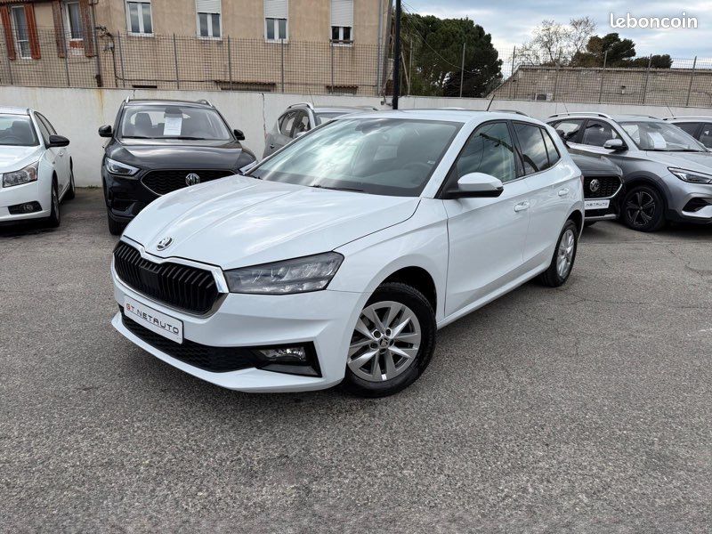 Skoda Fabia tsi 110 ch DSG7 13890 HT Ambition TVA récupérable Apple CarPlay, Keyless, full led, sièges chauffants, Lane assist garantie 12 mois (image 1)