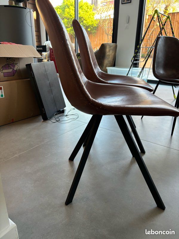 Lot de 2 chaises marrons simili cuir (image 2)