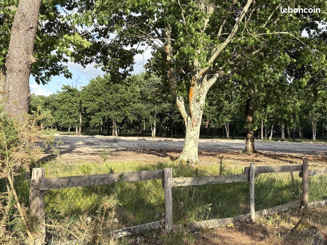 Terrain à bâtir de 600 m² à HOURTIN (33) · 204 000 €