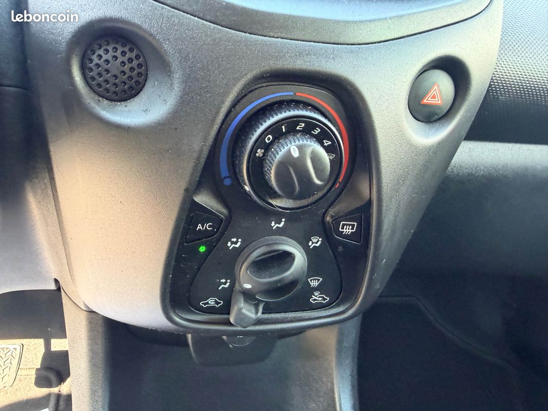 Toyota aygo ii 1.0 vvti 69 clim 55mkm (image 15)