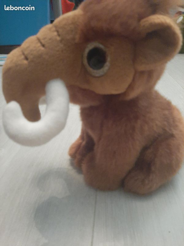 A SAISIR POUR NOEL: Peluche mammouth gros yeux (image 1)