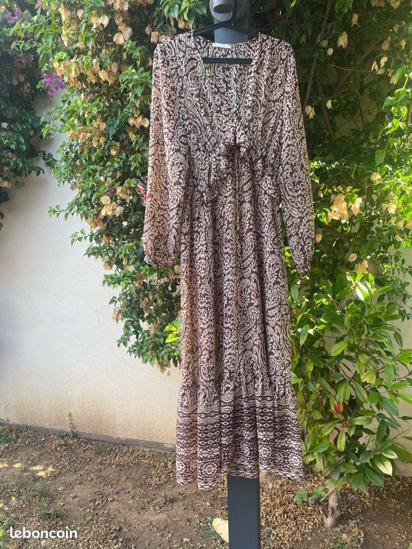 Robe longue ZARA Taille M marron beige Vêtements
