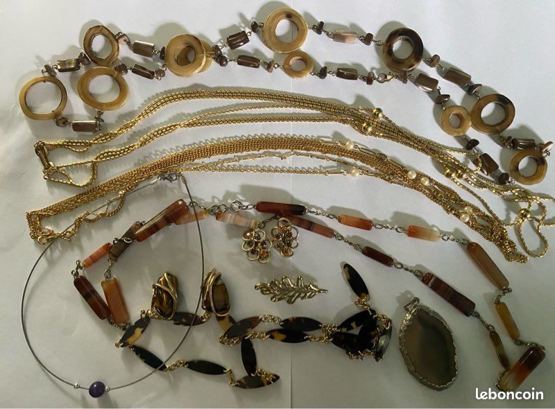 Lot De Bijoux Anciens : 2 Pendentifs Et 1 Broche - Perles Et Verre Multicolore - Occasion - Vintage