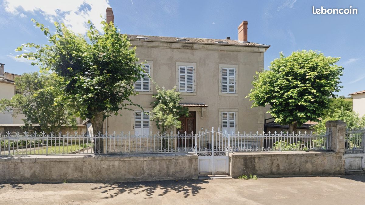Maison 8 pièces 164 m² · à Saint-Alyre-d'Arlanc · 164 m² · 107 500 €