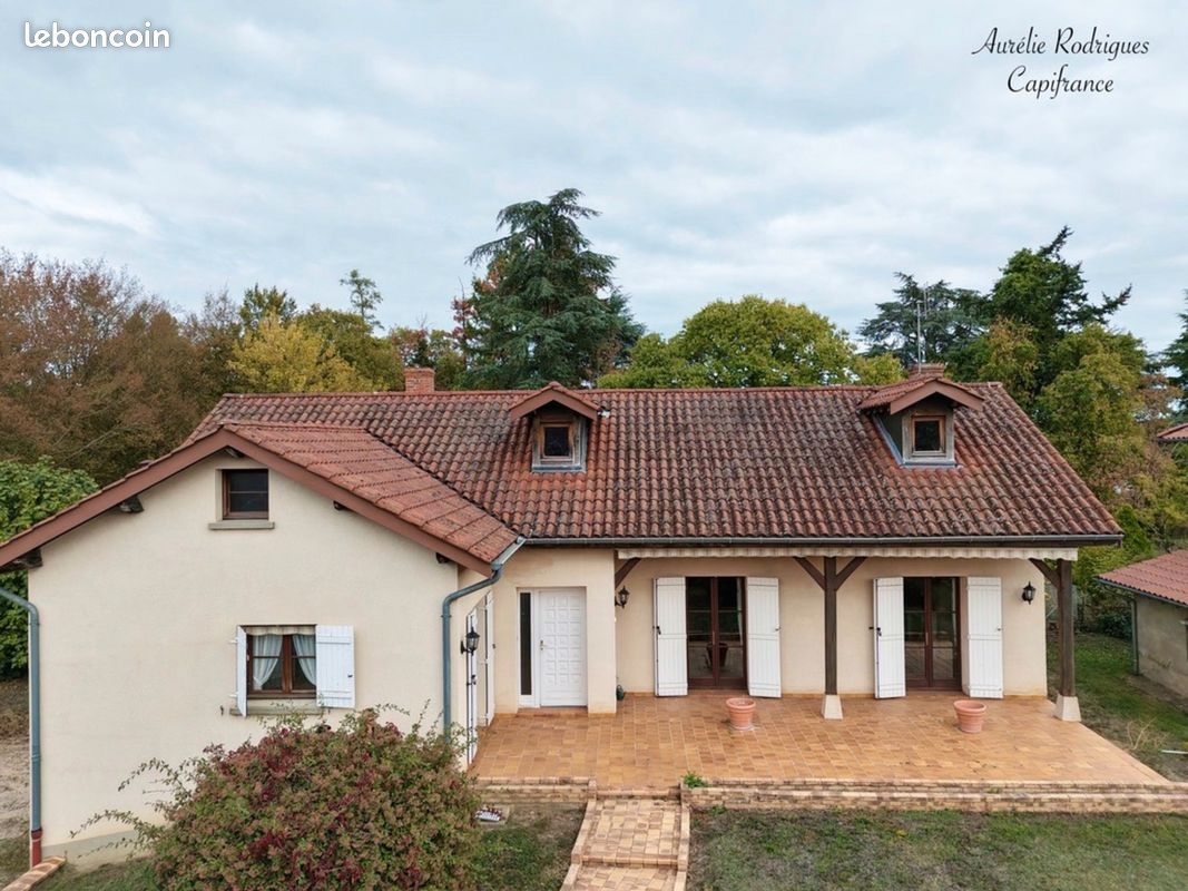 Maison 8 pièces 135 m² · à Bâgé-le-Châtel · 135 m² · 300 000 €