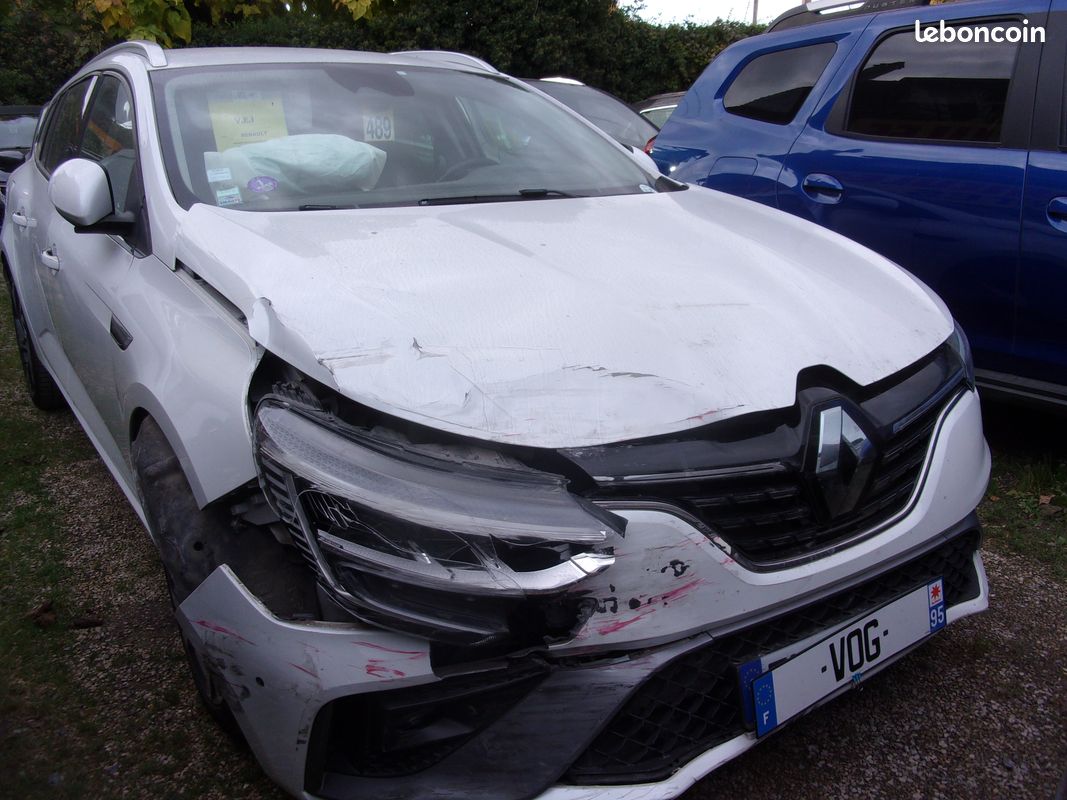 Renault megane iv rs line estate 1.6 e-tech plugin hybrid (image 2)