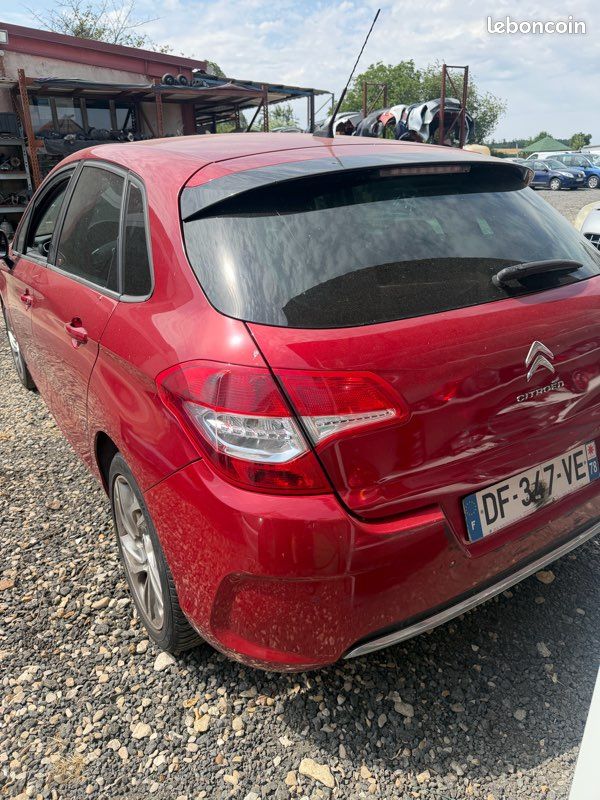 Citroën C4 II 1.6HDI 110ch 5 portes CT-6mois 06/2012 5 places , kit distrib. Fait à 190.000km Revison complet fait , pneus comme neuf , alternateur changé, kit accesoire neuf, pas de frais à prévoir (image 4)
