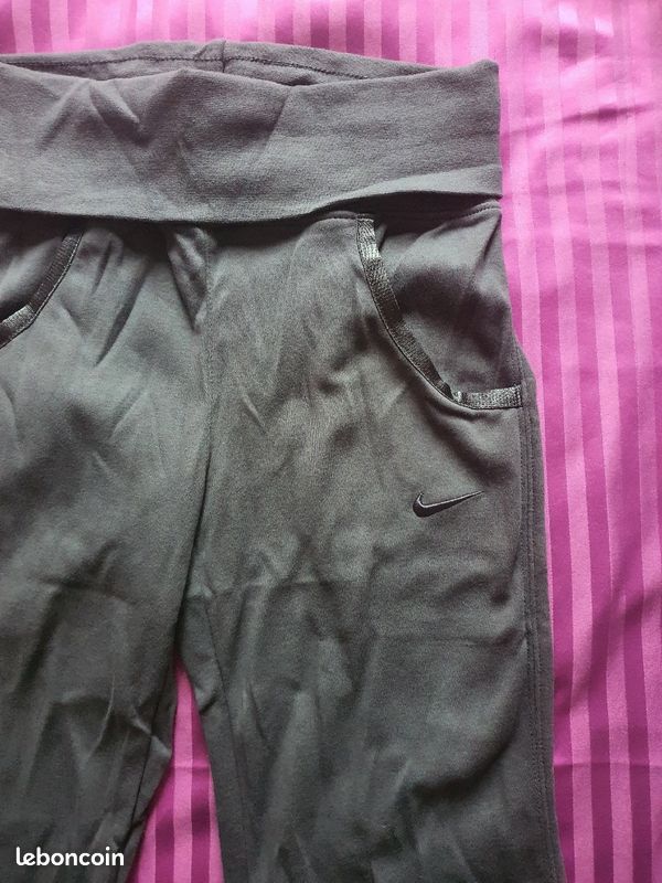 Pantalons Nike taille 8-10 ans neuf (image 2)