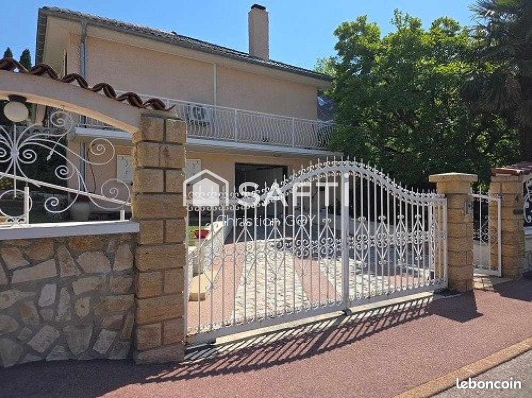 Maison 6 pièces 135 m² · à Saint-Bonnet-de-Mure · 135 m² · 569 000 €