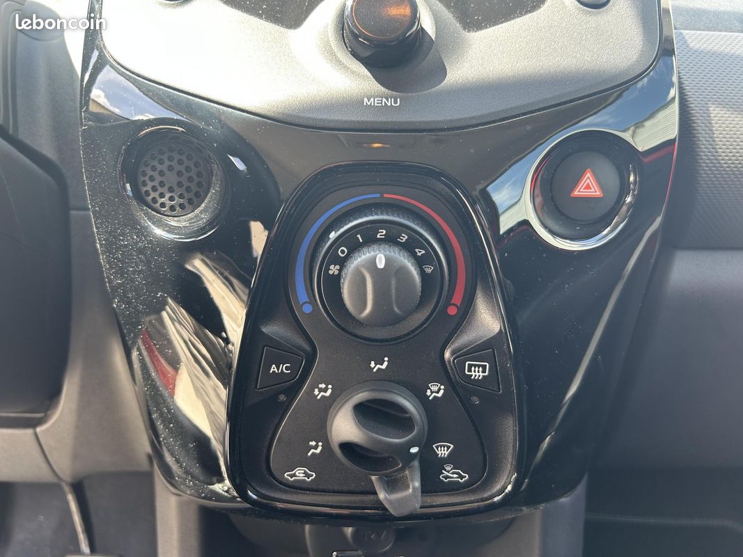 PEUGEOT 108 1.0 VTi - 72 Style - Garantie 12 mois (image 13)
