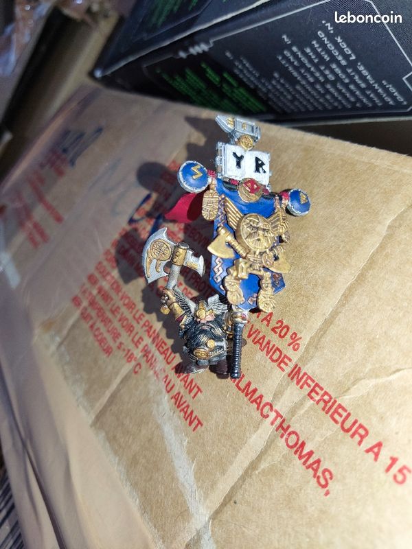 Warhammer figurine (image 1)
