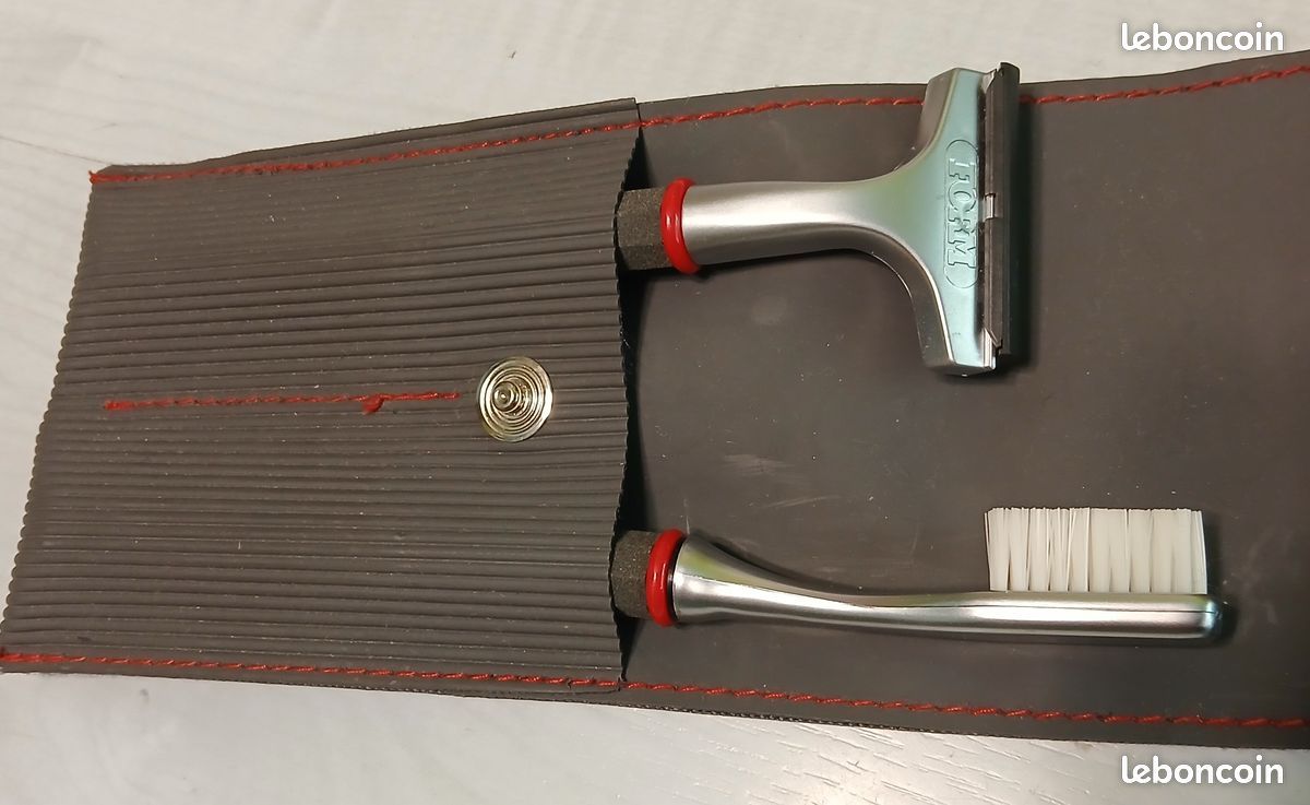 NEUF : Ensemble Rasoir et Brosse à Dent - Pochette pour Voyage (image 3)
