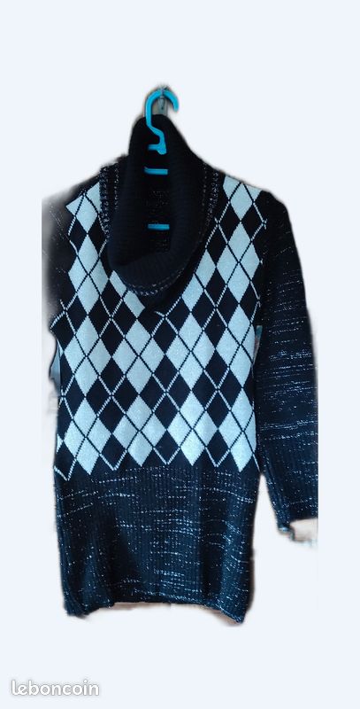 Vend pull long noir et blanc avec des fibre argent (image 1)