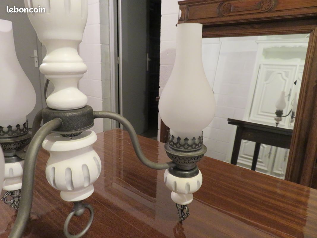 Lustre 3 branches avec globes en opaline et ampoules (image 4)