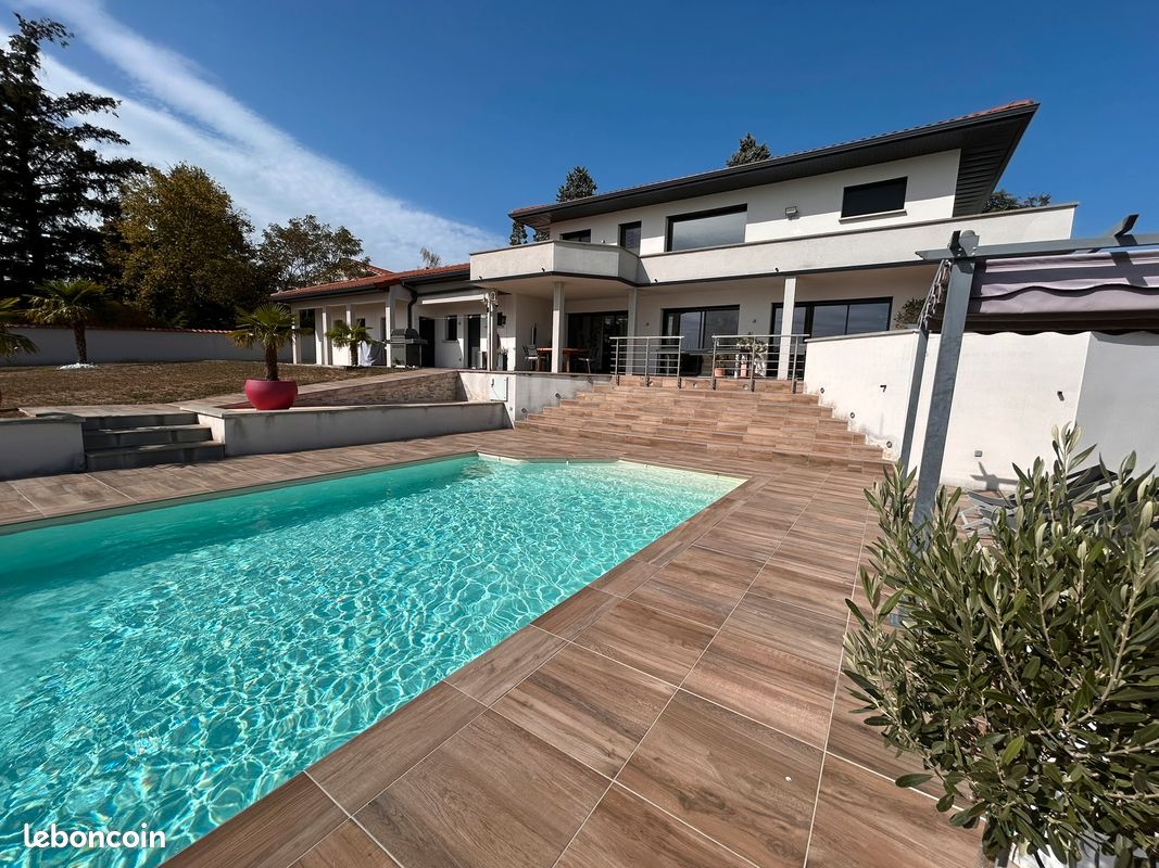 Maison 10 pièces 196 m² · à Saint-Galmier · 196 m² · 819 000 €