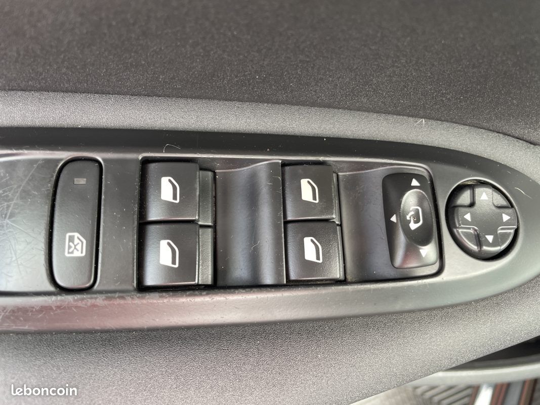 Citroen c4 1.6 blue hdi 120 exclusive 2015 (image 9)