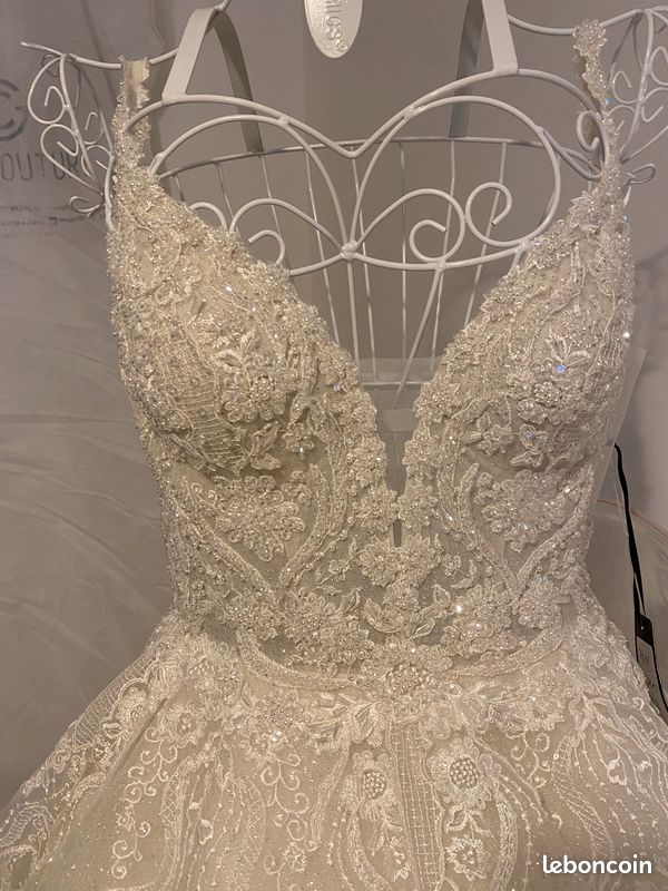 Robe de mariée neuve taille S 2500 euros (image 2)