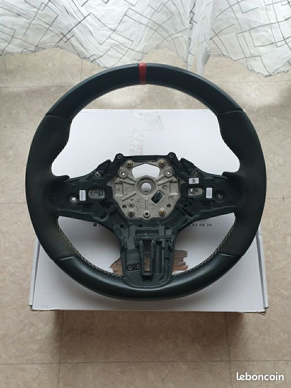 Volant bmw 135i f40 m performance (image 3)