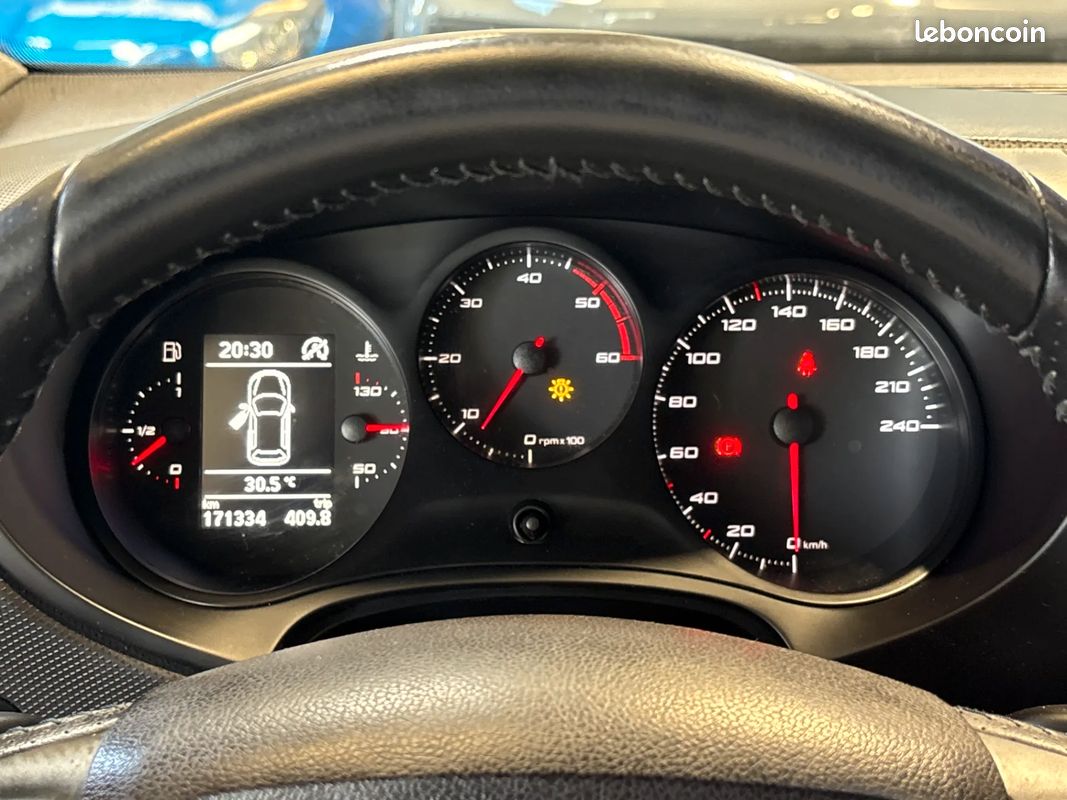 SEAT Leon 1.6 D 105ch Style - 2012 - 171 500 km - CarPlay - Faible km (image 8)