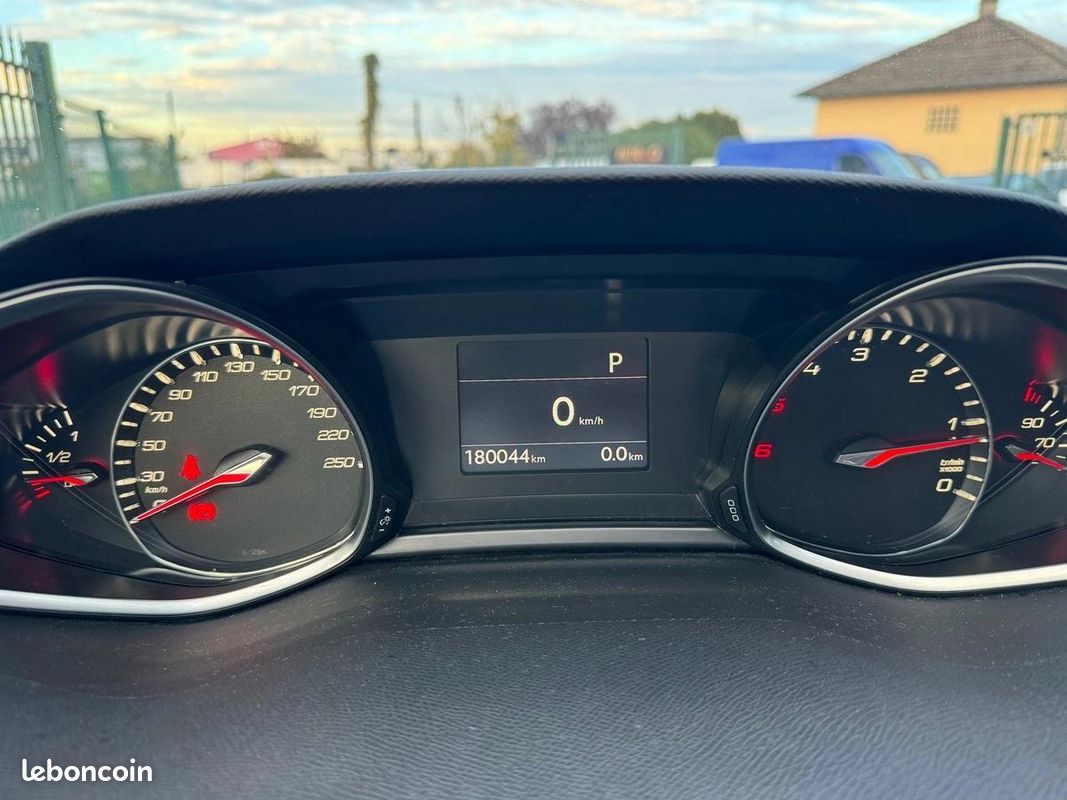 Peugeot 308 II SW 2.0 BLUEHDI 150 S&S FELINE EAT6 (image 10)
