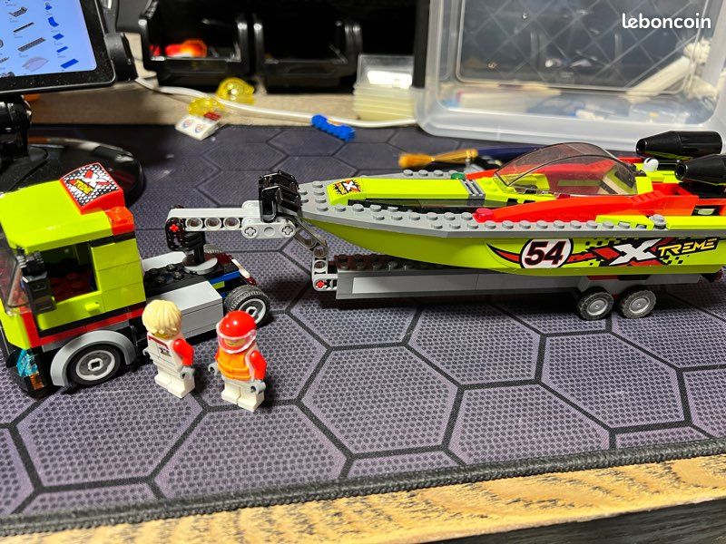 Lego - City - Le transporteur de bateau de course (60254) (image 3)