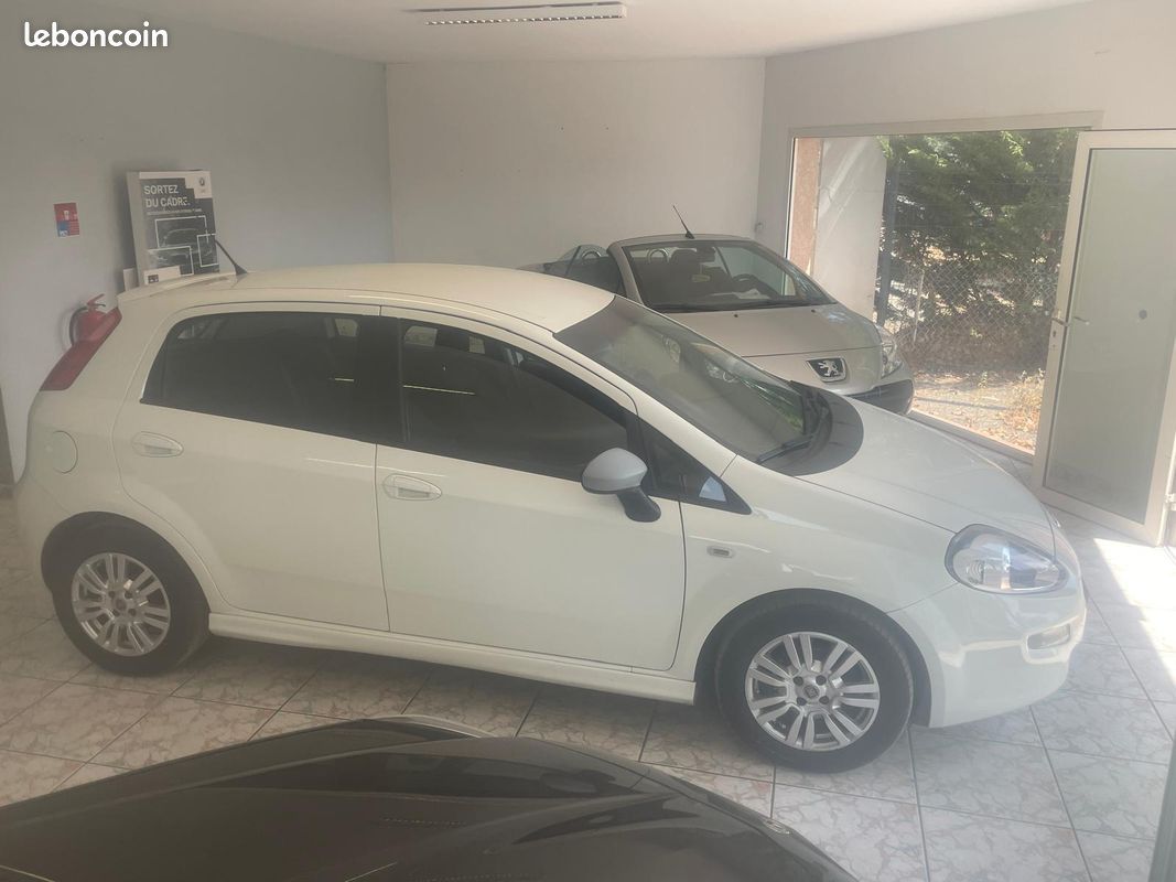 Fiat punto 1.3 d 80ch 2015 carnet (image 2)